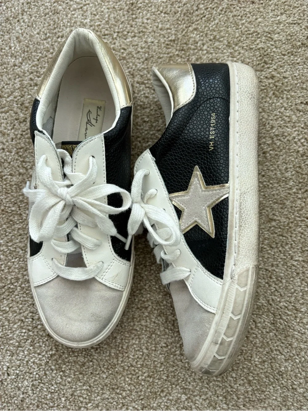 Vintage Havana Low Top Lace Up Star Sneakers Size 7 White Black Gold Grunge